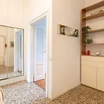 Vintage Chic Flat Steps From Fiera & Wi-fi 아파트