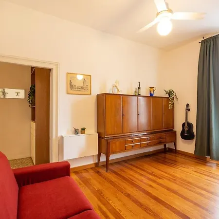 Vintage Chic Flat Steps From Fiera & Wi-fi 밀라노