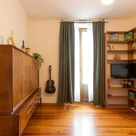 Vintage Chic Flat Steps From Fiera & Wi-fi 아파트 밀라노