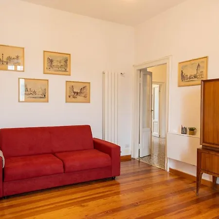 Vintage Chic Flat Steps From Fiera & Wi-fi