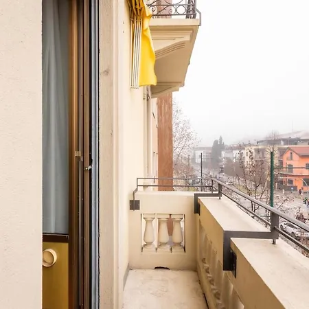 아파트 Vintage Chic Flat Steps From Fiera & Wi-fi