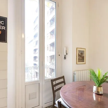 Vintage Chic Flat Steps From Fiera & Wi-fi 밀라노