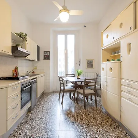 아파트 Vintage Chic Flat Steps From Fiera & Wi-fi